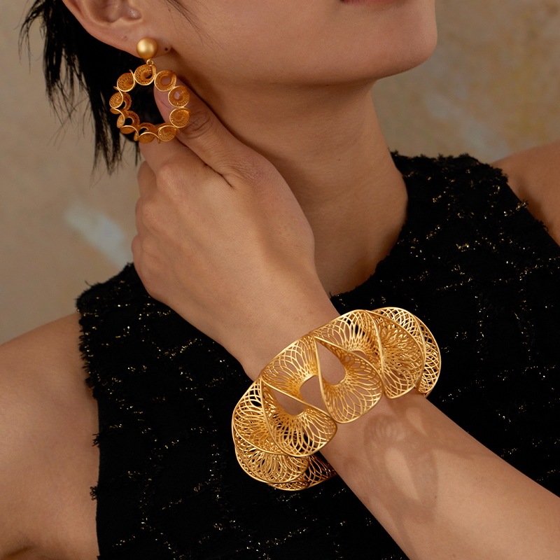 VAROLE Luxury Petal Bangle For - Women'S Fashion Website recension och pris