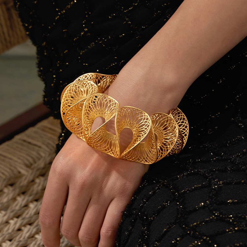 VAROLE Luxury Petal Bangle For - Women'S Fashion Website recension och pris